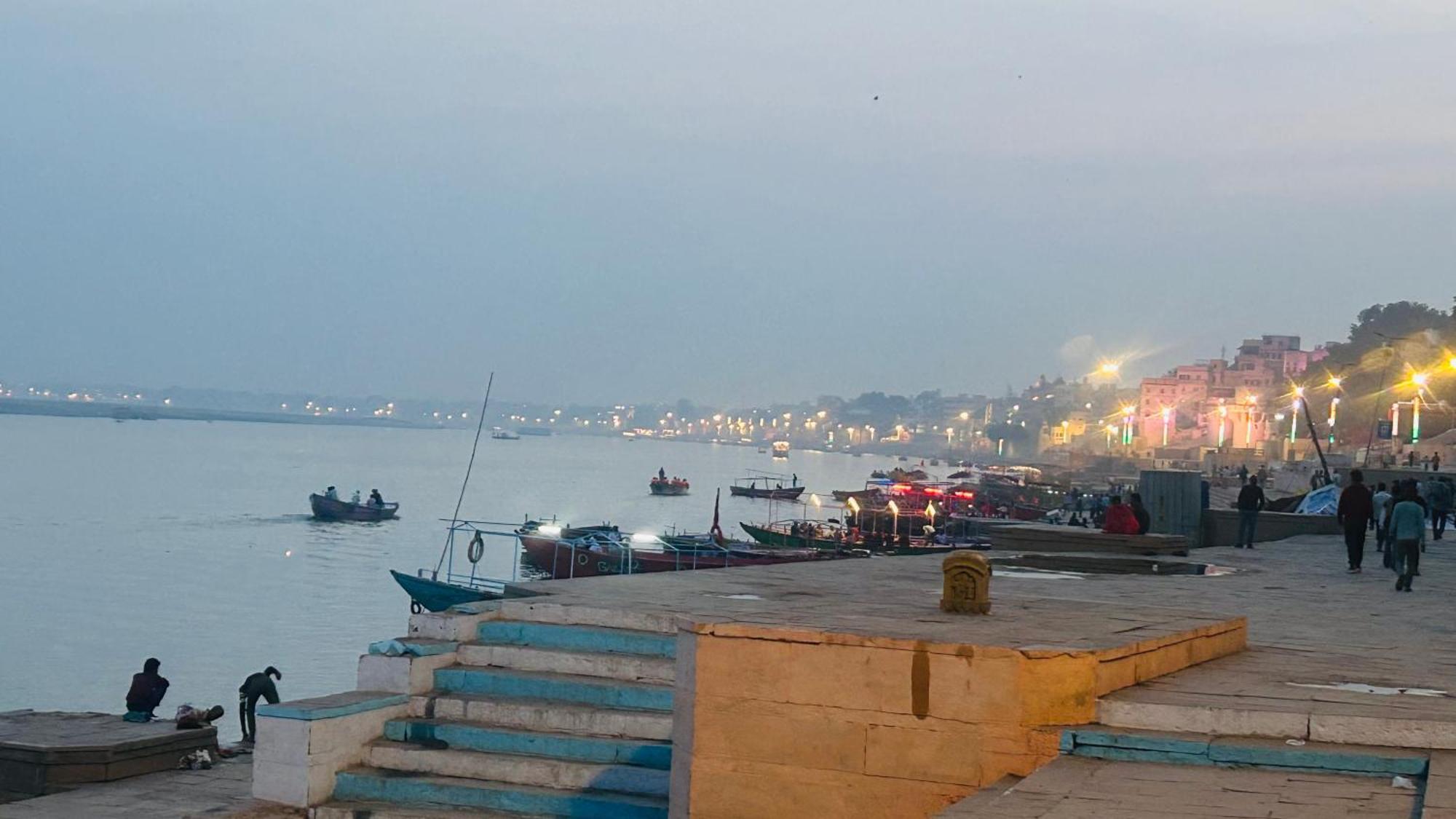 Tandon Lodge On The Ganga Ghat Homestay Benares Buitenkant foto